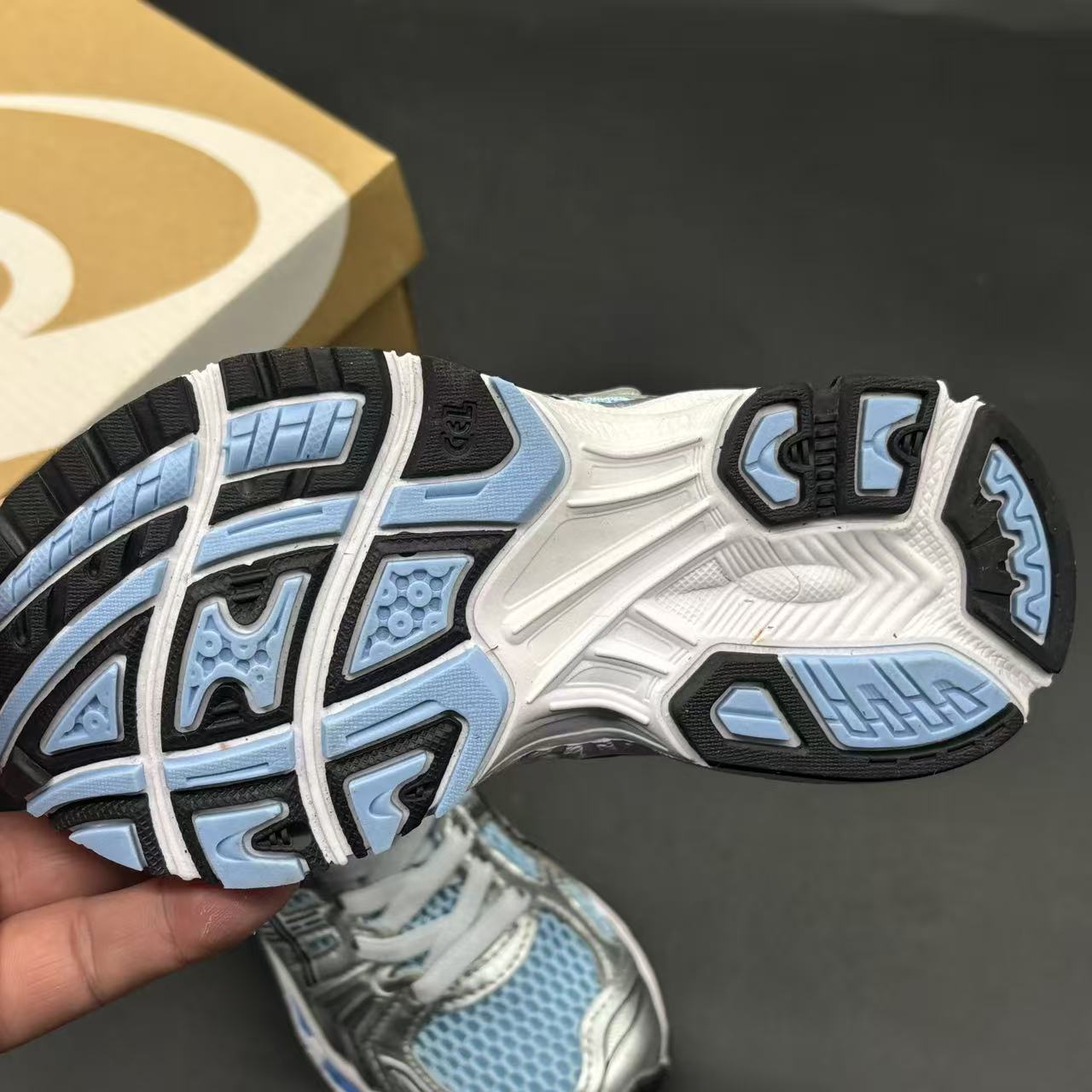 Children's shoes child